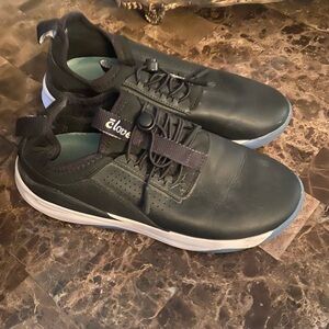 Clove sneakers! Worn 3 times. Excellent condition. Size 7! Black and Blue! 🖤💙